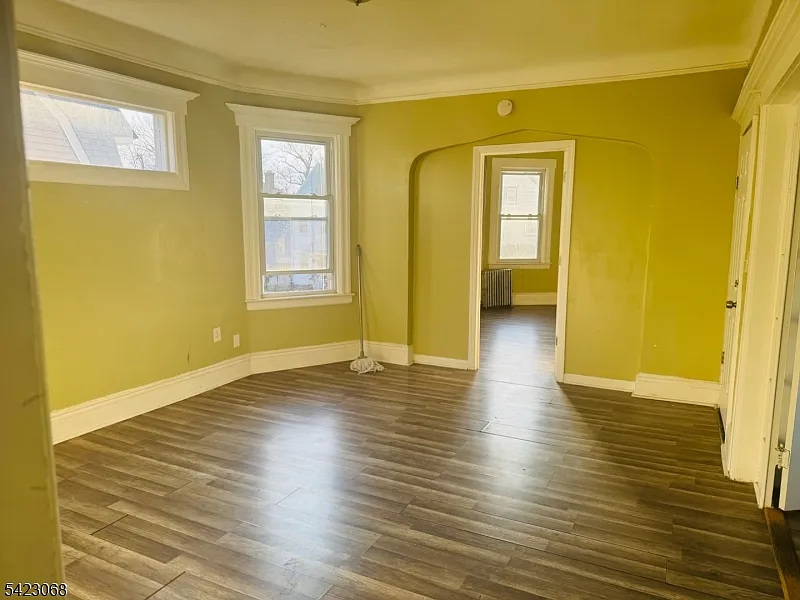 3 bed, 1.0 bath, $2,400 — Photo 2