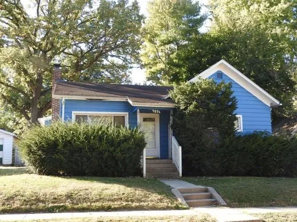 825 E Wyandotte St, Freeport, IL 61032