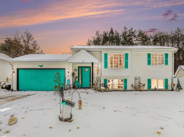 8461 Pontiac Dr, Howard City, MI 49329