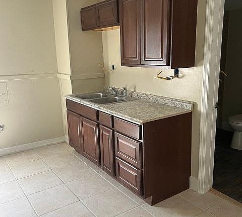 5th image of 3505 Buchanan Ave