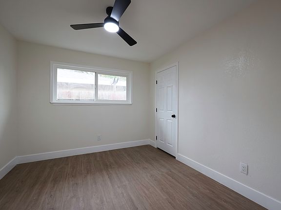 5th image of 9127 Tuolumne Dr
