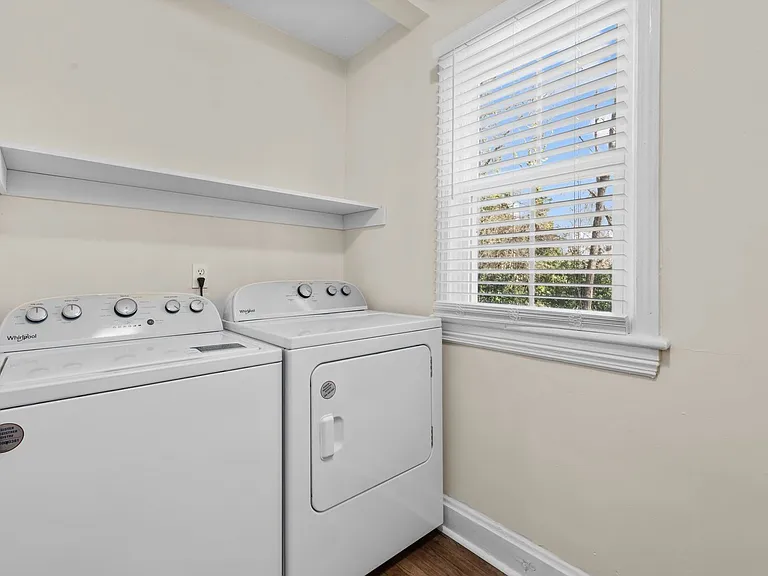 906 Clarendon St #A — Photo 15