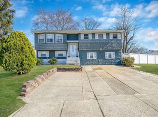 27 Trader Lane, Brentwood, NY 11717