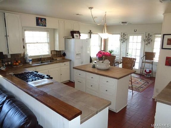 3rd image of 2902 Hill Hedge Dr