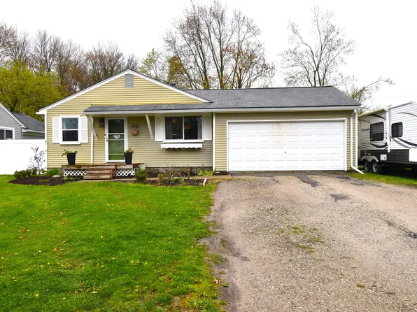 329 Gamma Rd, Walled Lake, MI 48390