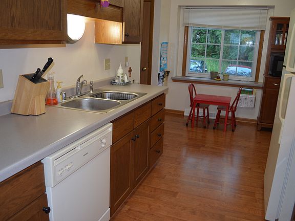3rd image of 1652 River Ln