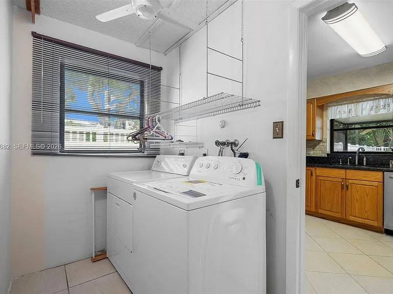 101 NE 2nd Pl — Photo 19