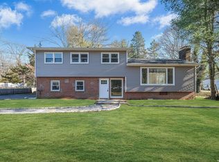 39 Saint Nicholas Ave, Lake grove, NY 11755