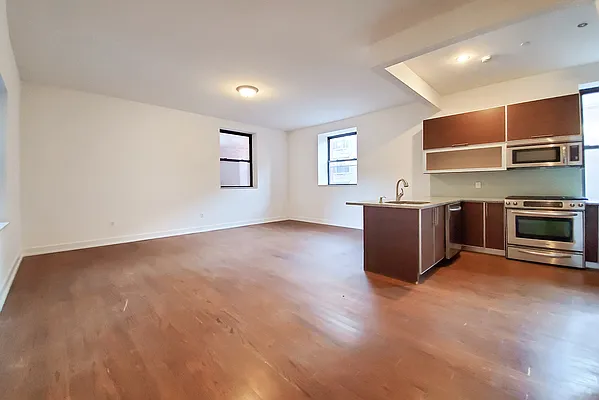 Rented by Warburg | media 9