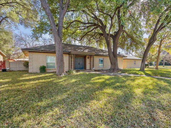 16 Meadow Ln, Del Rio, TX 78840