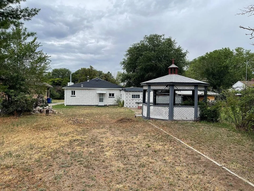 5 bed, 2.0 bath, 2300 sqft, $650 — Photo 3