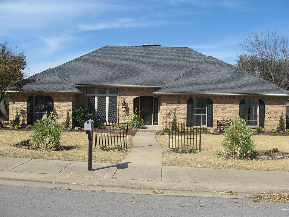 223 MEADOWLARK LN