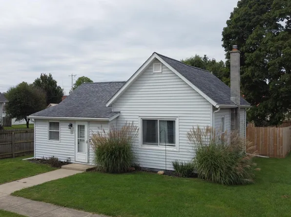 111 N Yale St, Mentone, IN 46539