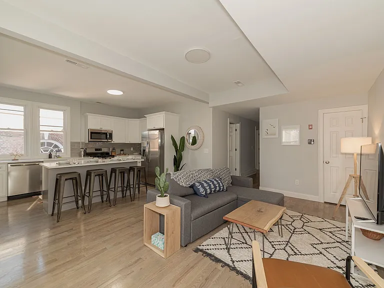 584 Orange Street — Photo 12