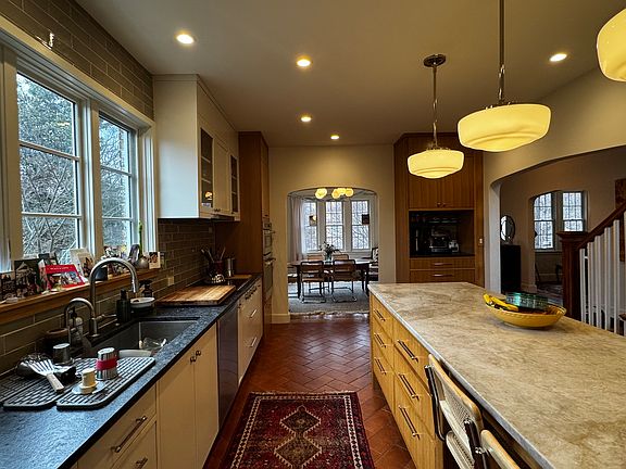Kitchen and dining room have heated floors throughout