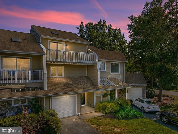 2nd image of 105 Bayview