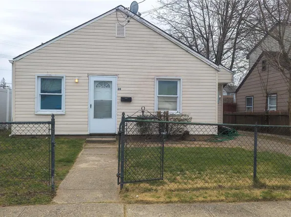 28 Chamberlain Street, Hempstead, NY 11550