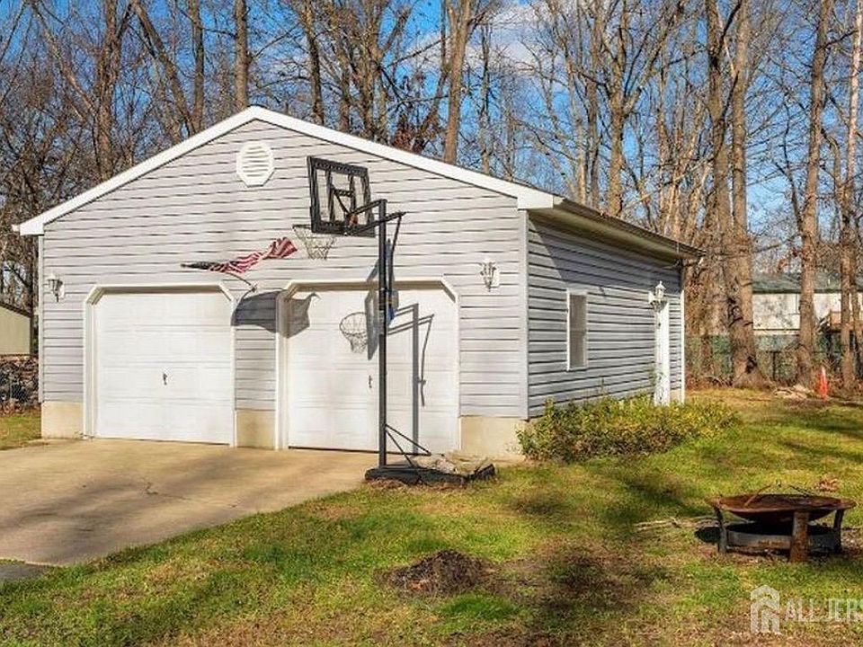 2nd image of 203 Tennessee Trl