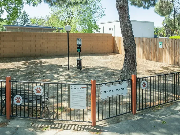 El Macero Apartments — Photo 3