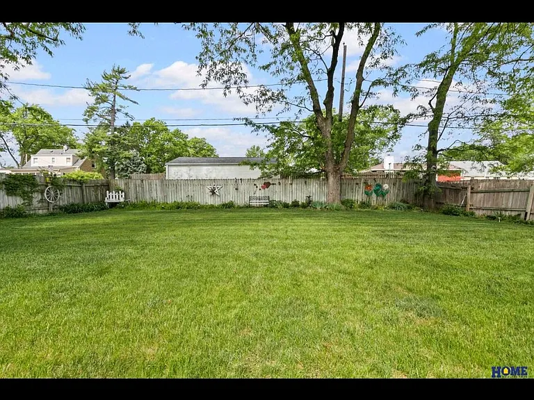 2945 S 42nd St — Photo 26
