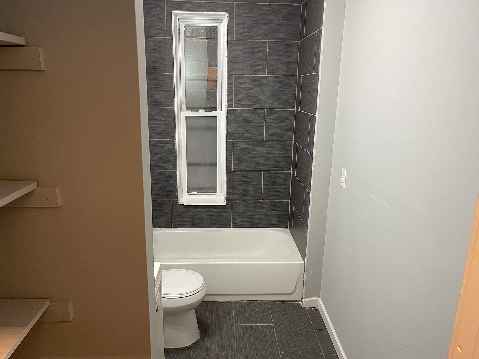 2 bed, 910 sqft, $1,800 — Photo 2