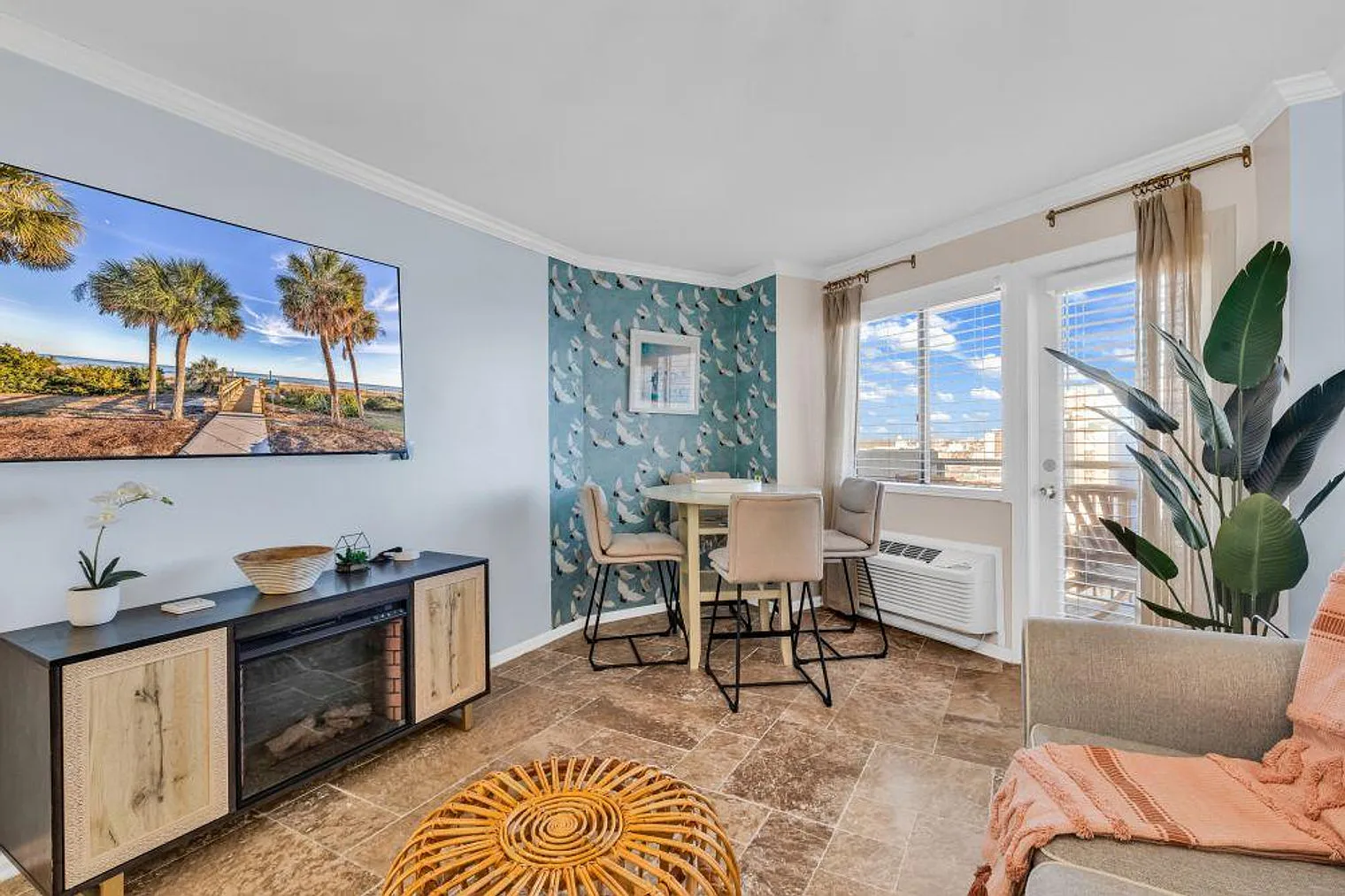1 bed, 1.0 bath, 592 sqft, $2,828 — Photo 1