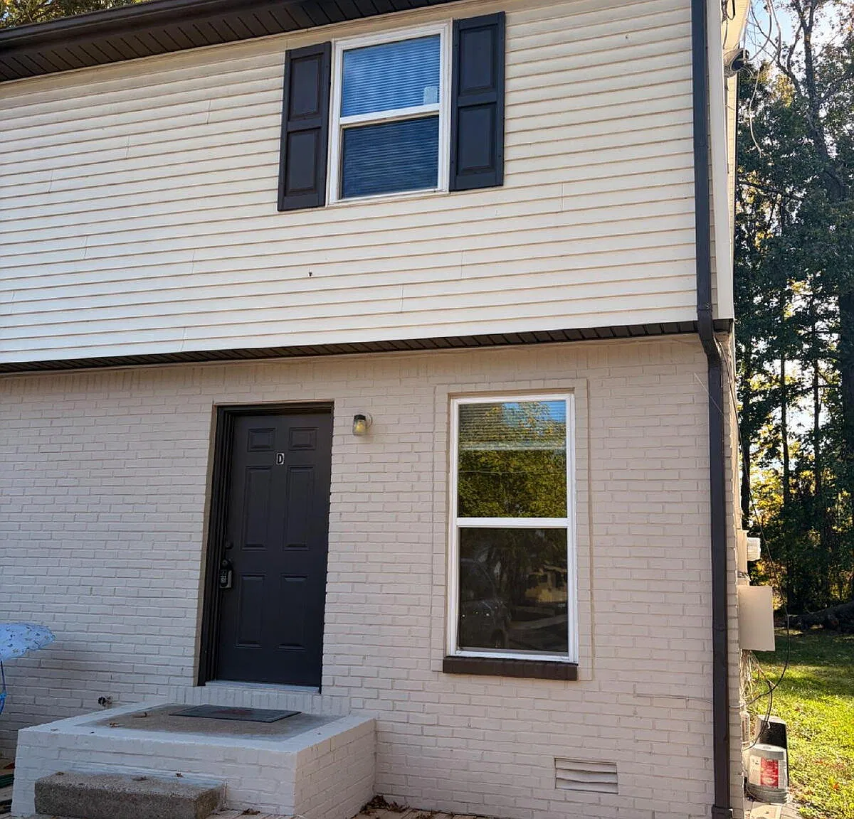 2 bed, 1.0 bath, 900 sqft, $950 — Photo 1