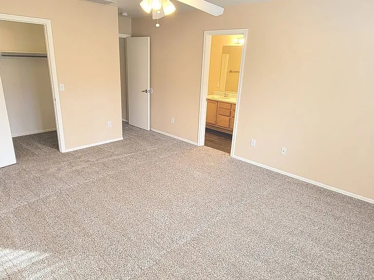 435 W Fabens Ln — Photo 11