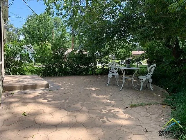 703 E Barbara St — Photo 15