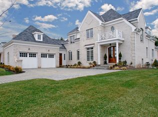 9 Piping Rock Way, New Rochelle, NY 10804