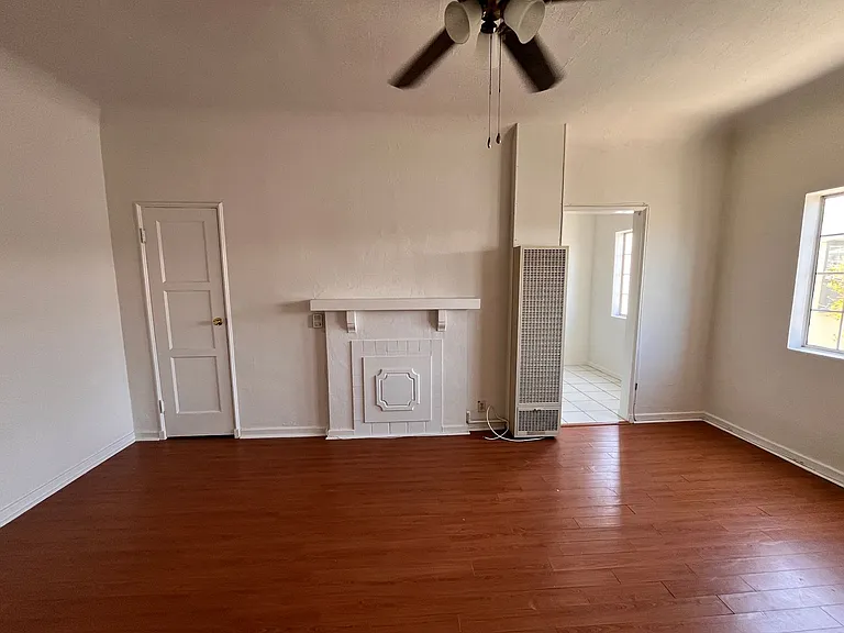 512 N Alexandria Ave — Photo 5