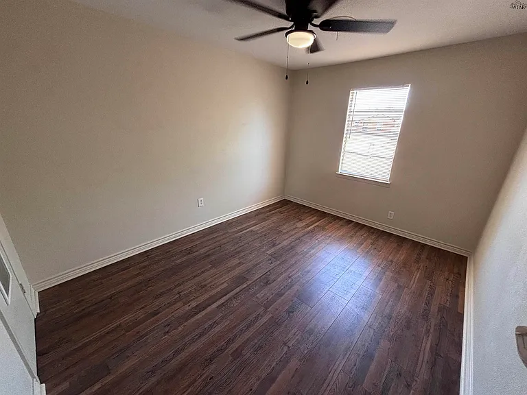 1706 Longview St — Photo 17