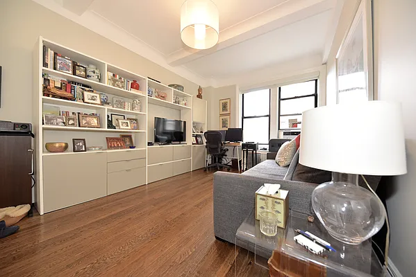 Rented by Buchbinder & Warren | media 32