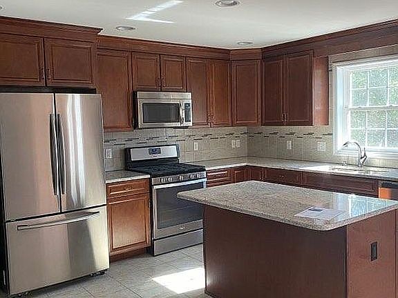 Kitchen and Appliances