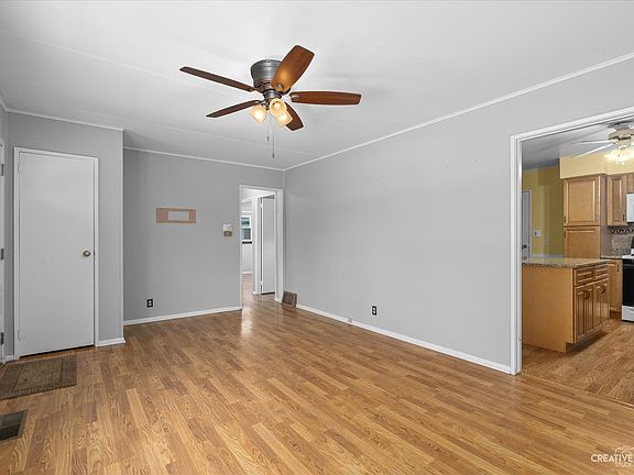 4th image of 903 Barthelme Ave