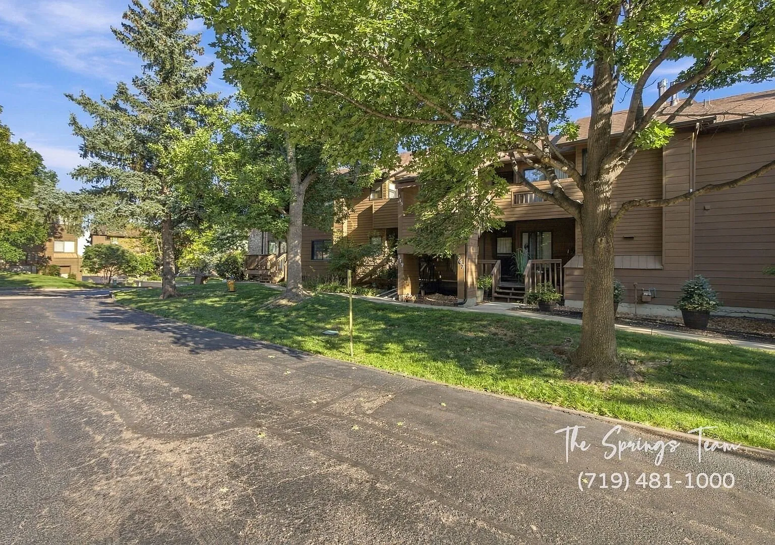 Charming 2 Bd Condo With 2-Car Garage & Fireplace! — Photo 2