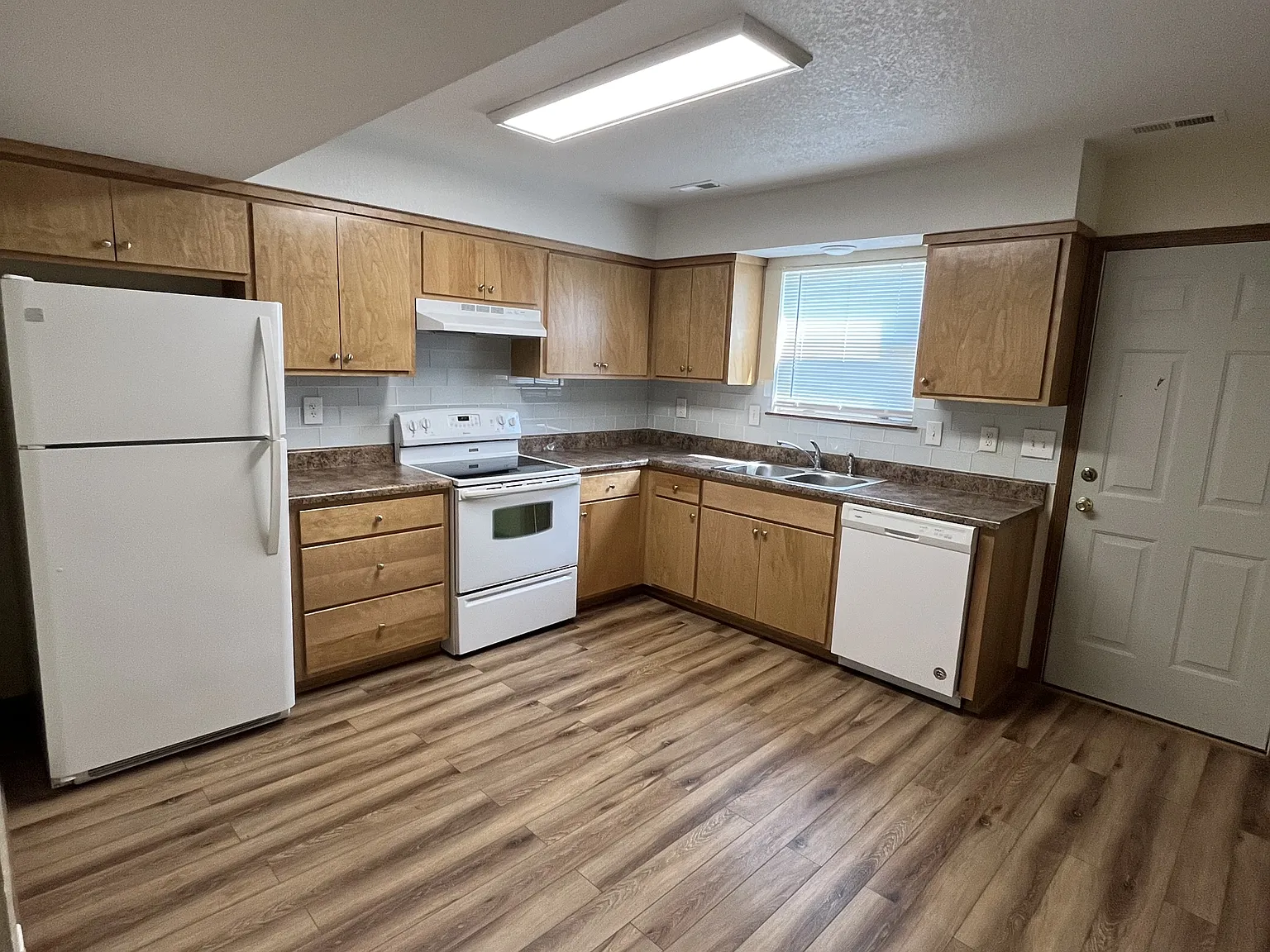404 Grover St - A — Photo 4