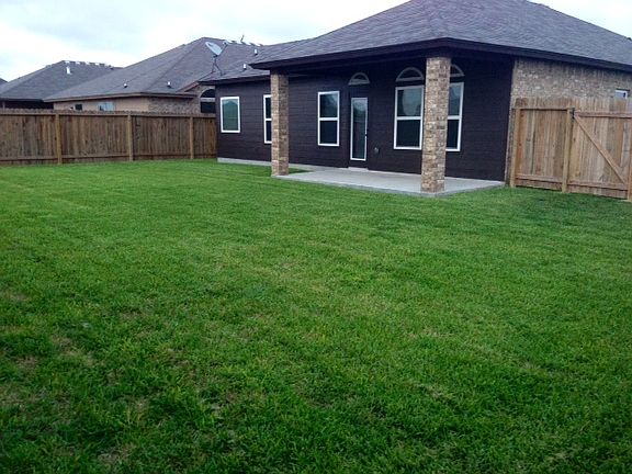 5th image of 302 Pacific Dr