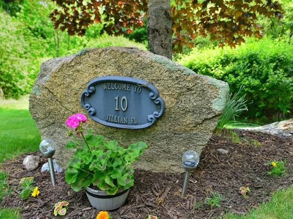 10 Jillian Pl, Dartmouth, MA 02747