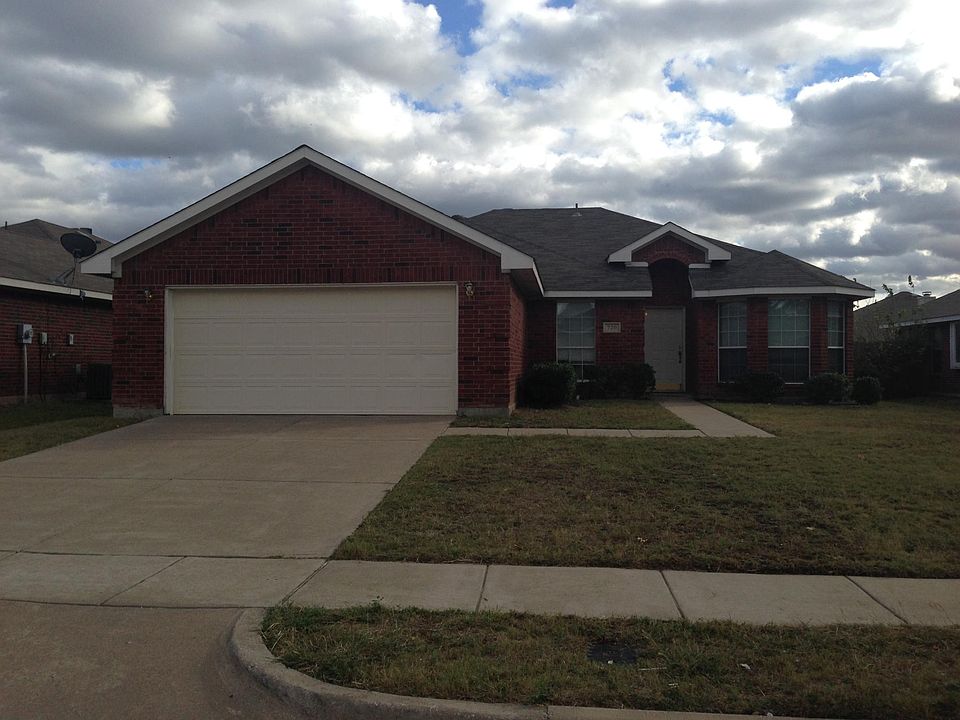 1st image of 720 Hawthorn Dr