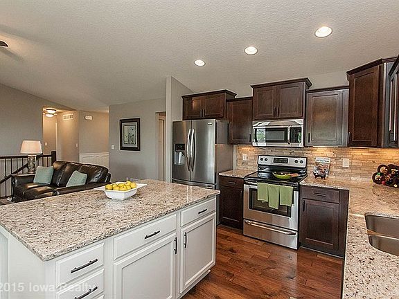 3rd image of 505 Sycamore Dr NW