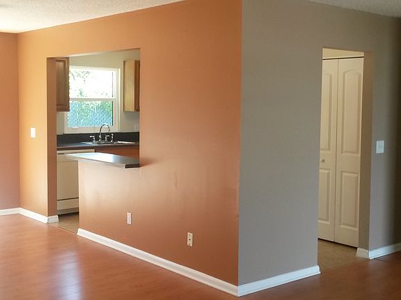 3rd image of 2302 NE 15th Ct
