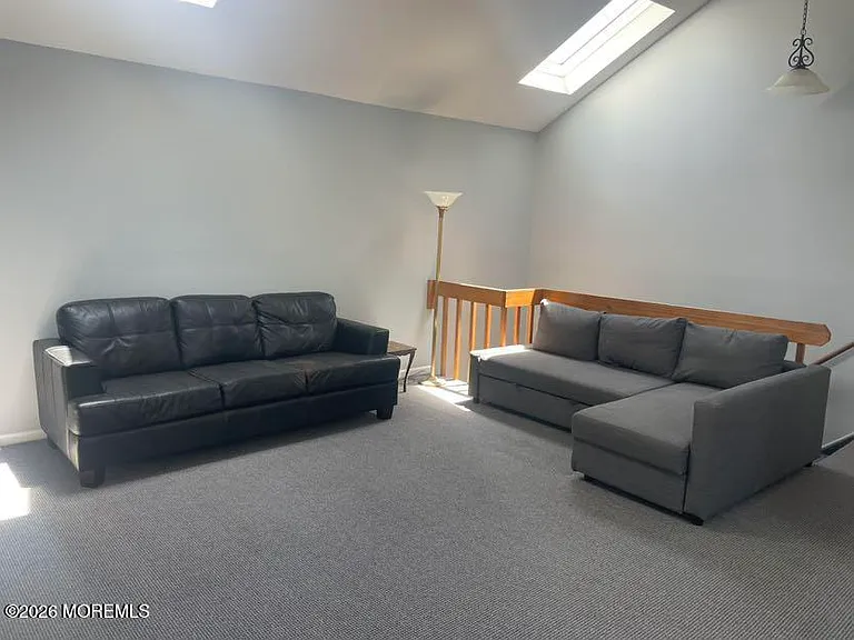 256 Lawrence Ave — Photo 11