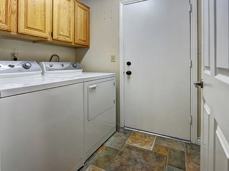 2108 Crestpoint Way — Photo 21