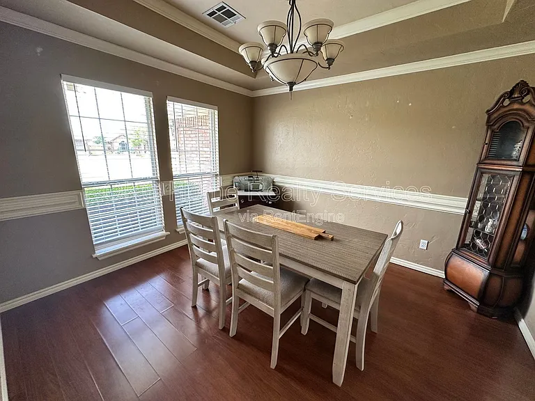 1440 W Agate Way — Photo 4
