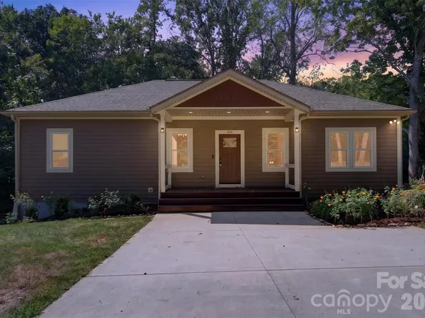 131 Ridge Rd, Candler, NC 28715