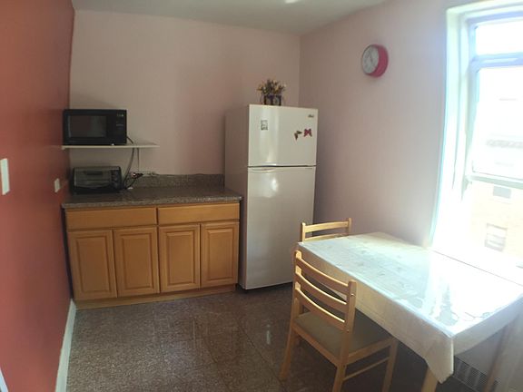 Eat-in kitchen