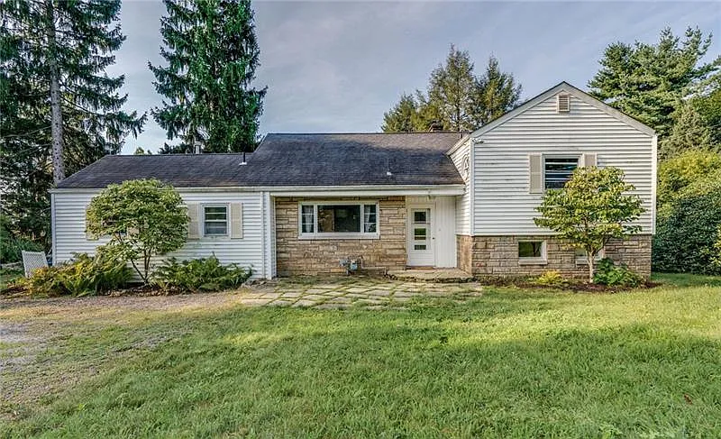 105 Mayflower Dr photo 1