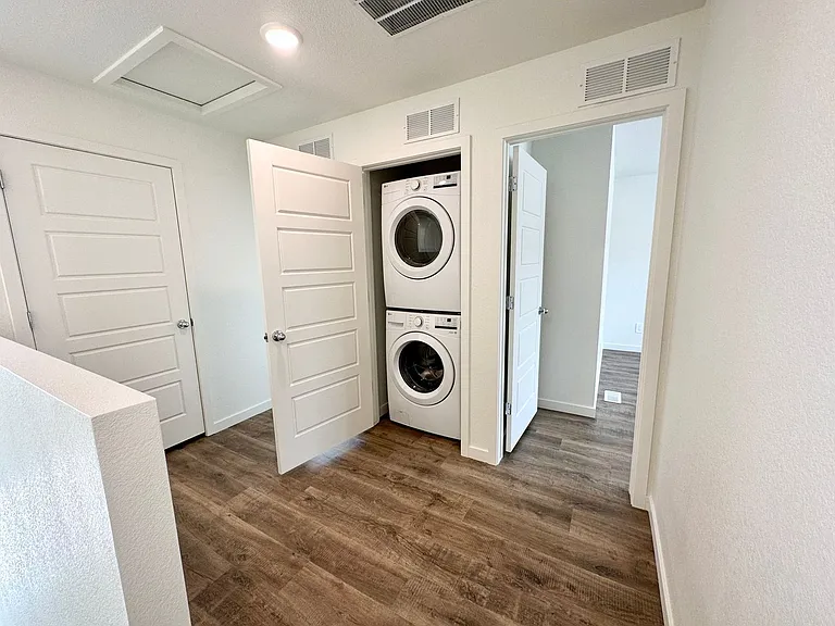 3913 Stove St — Photo 12