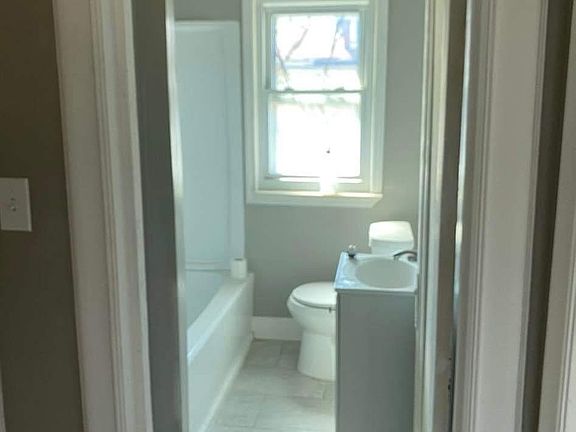 4th image of 4224 W Buena Vista St #2